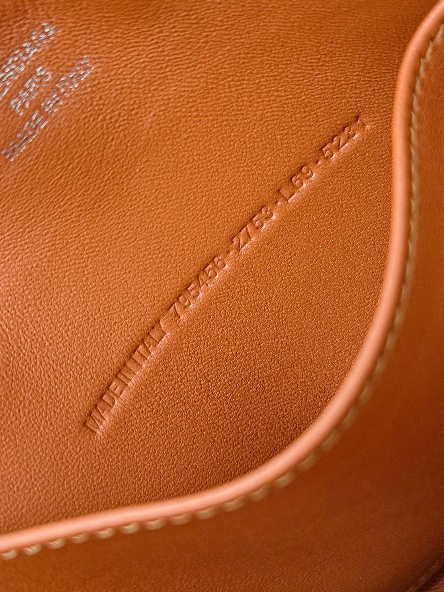 バレンシアガ「Balenciaga」Rodeo Drive スモールショルダーバッグ