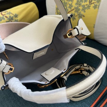 ヴァレンティノ「Valentino」ガラヴァーニ オールタイム レザー ショルダーバッグ