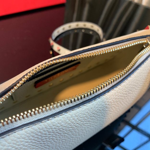 ヴァレンティノ「Valentino」ガラヴァーニ スモール グレイン レザー クロスボディバッグ