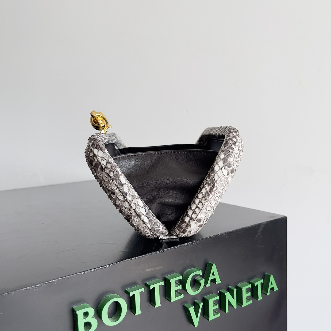 ボッテガ・ヴェネタ「Bottega Veneta」 2024春 パイソンエキゾチックレザーイブニングバッグ