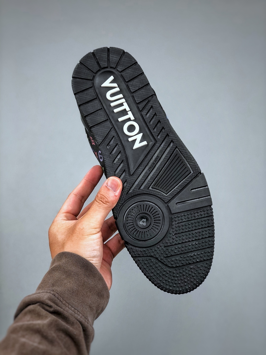 「コラボモデル」Louis Vuitton x Trainerローテクスニーカー