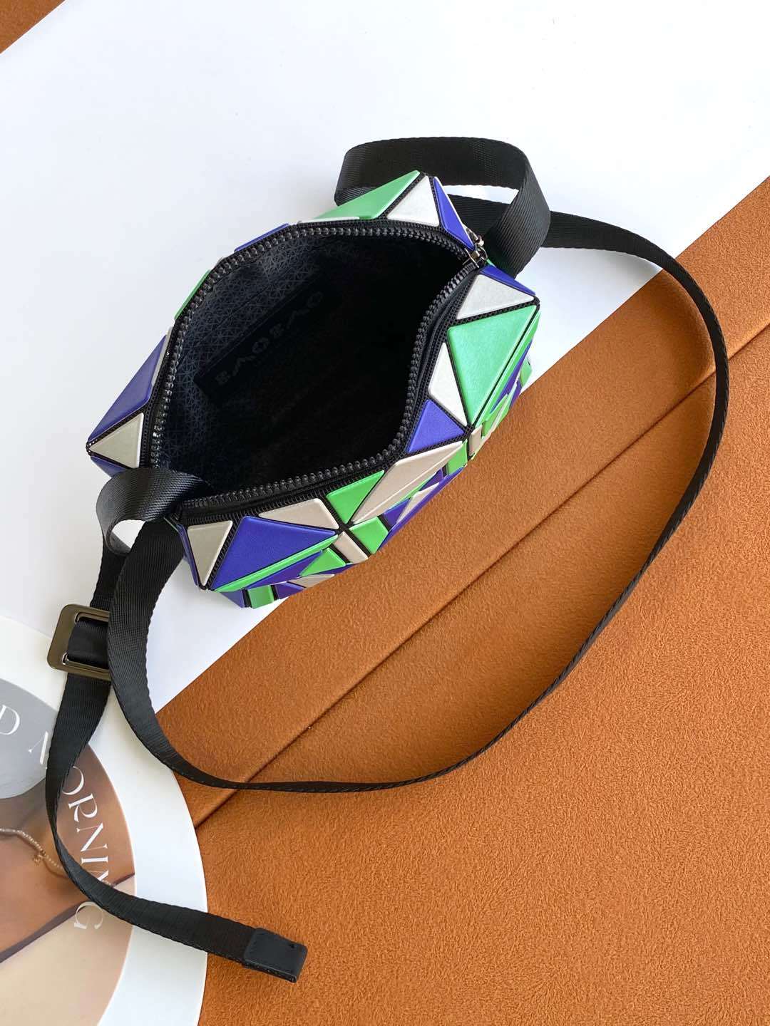 イッセイ・ミヤケ「Issey Miyake」BAO BAO LUCENT 6×6 トートバッグ