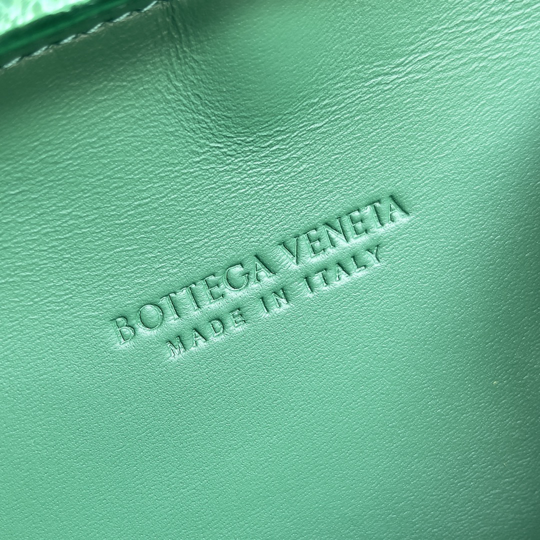 ボッテガ・ヴェネタ「Bottega Veneta」Knot ミナウディエール イブニングバッグ