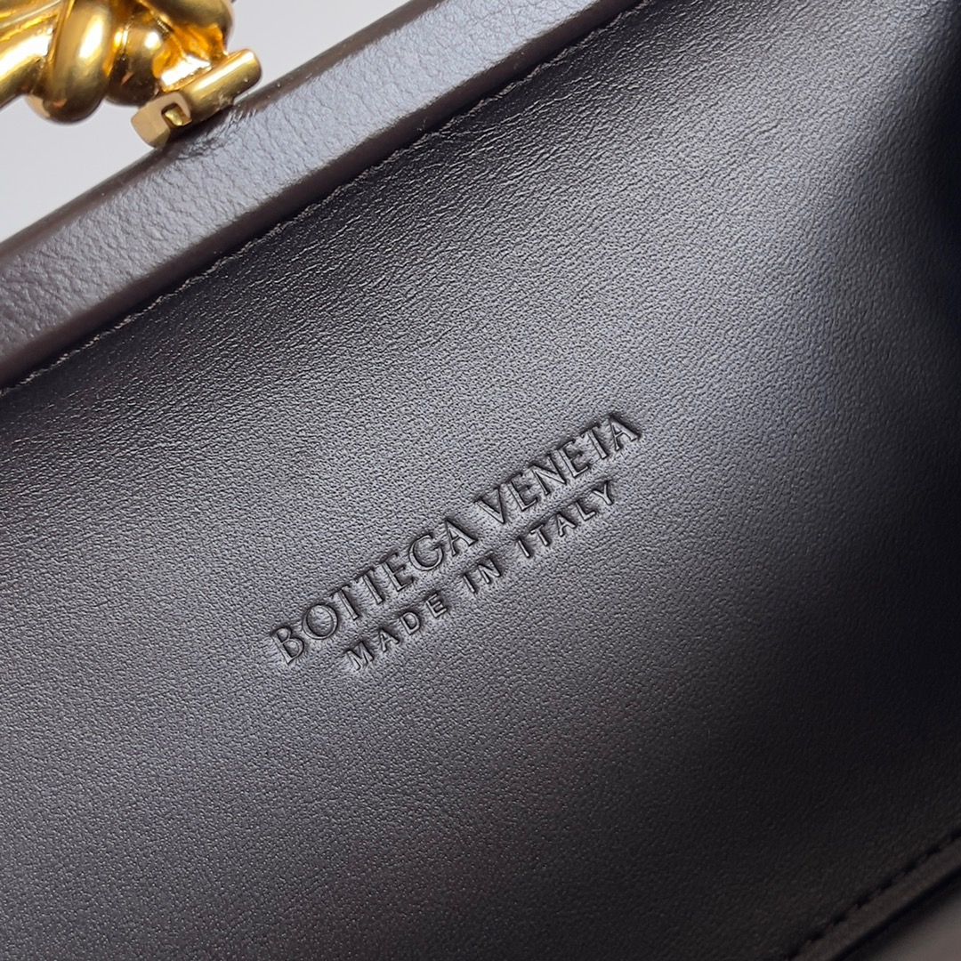 ボッテガ・ヴェネタ「Bottega Veneta」Knot イブニングバッグ クラシックリターン