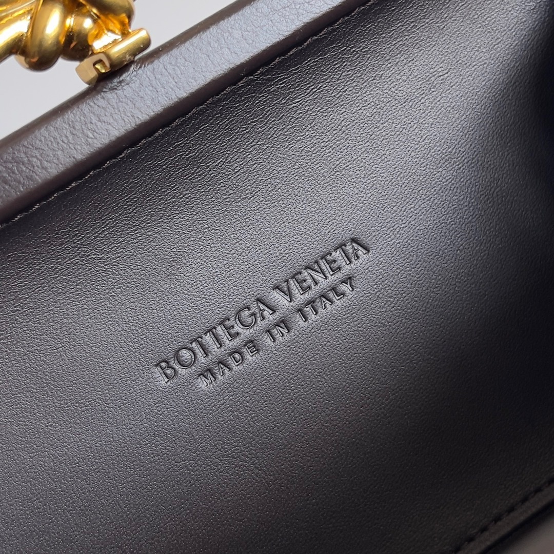 ボッテガ・ヴェネタ「Bottega Veneta」Knot イブニングバッグ クラシックリターン