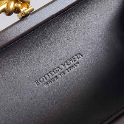 ボッテガ・ヴェネタ「Bottega Veneta」Knot イブニングバッグ クラシックリターン