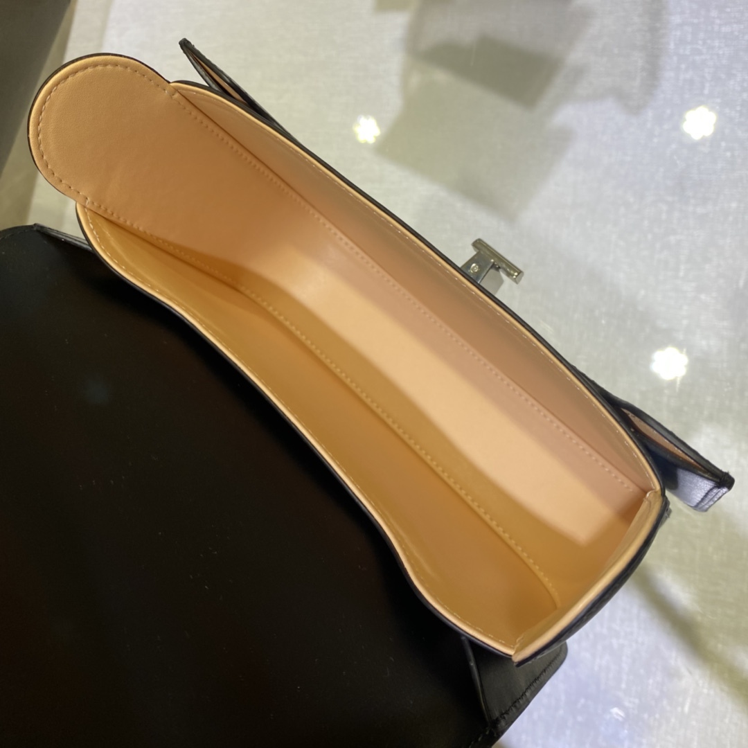 デルヴォー「Delvaux」P1100 ショルダーバッグ