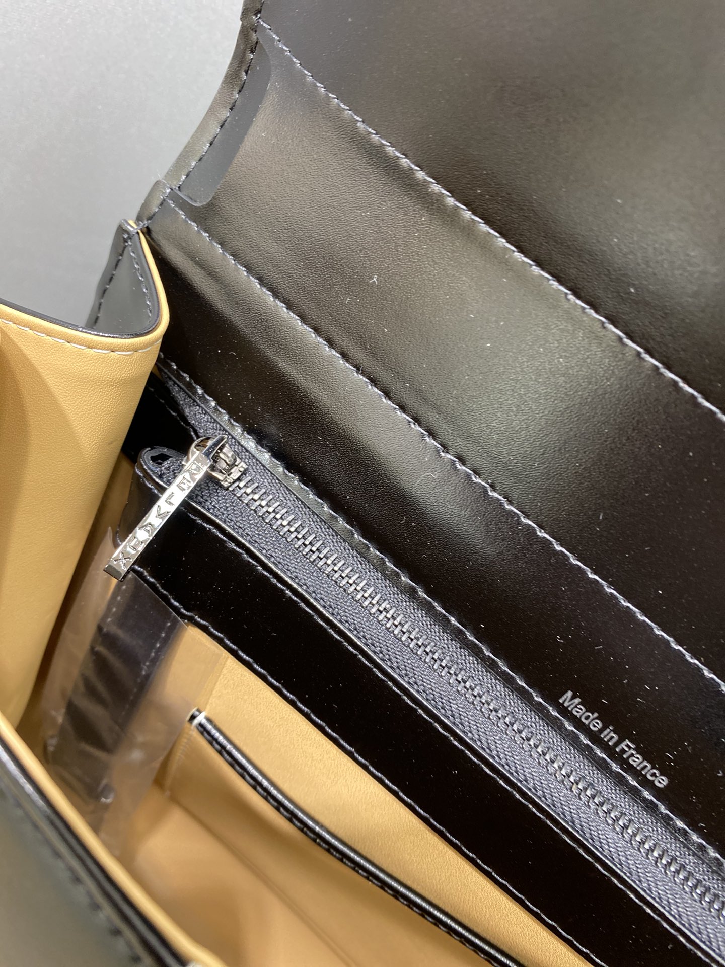 デルヴォー「Delvaux」Brillant シリーズ ハンドバッグ