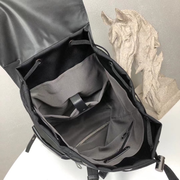 ボッテガ・ヴェネタ「Bottega Veneta」Intrecciato メンズリュックサック