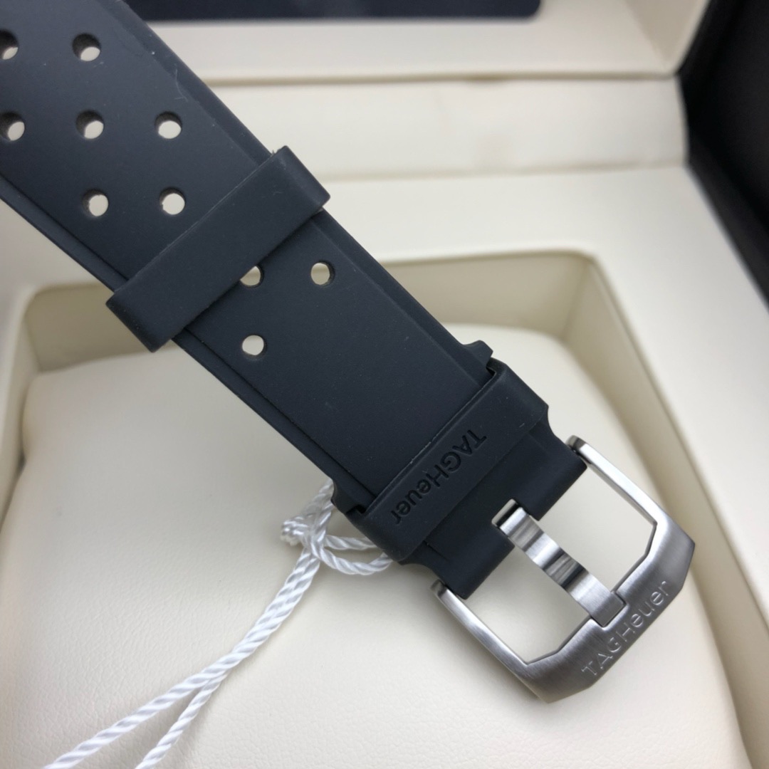 タグ・ホイヤー「TAG Heuer」カレラオートマティック ユニセックス 腕時計41mm