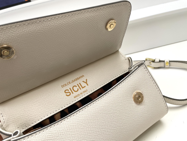 ドルチェ・アンド・ガッバーナ「D&G」クリスタルエンベリッシュド ミニバッグ