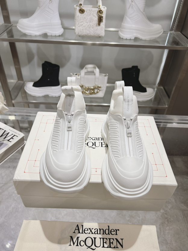 アレキサンダー・マックイーン［Alexander McQueen］Trail-Inspired Sneaker "Tech Waterproof" スニーカー