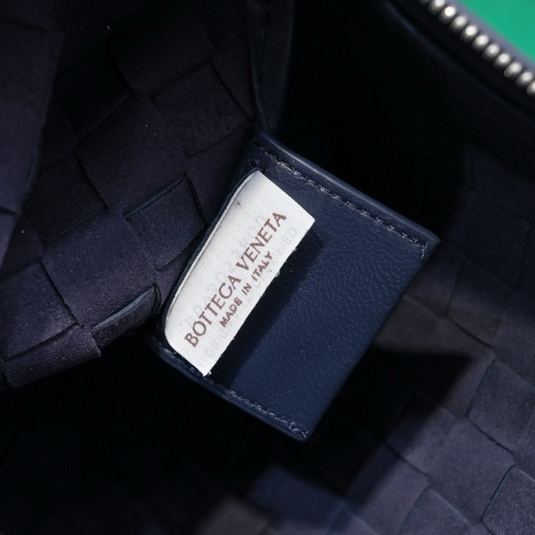 ボッテガ・ヴェネタ「Bottega Veneta」Intrecciato メンズクラッチバッグ