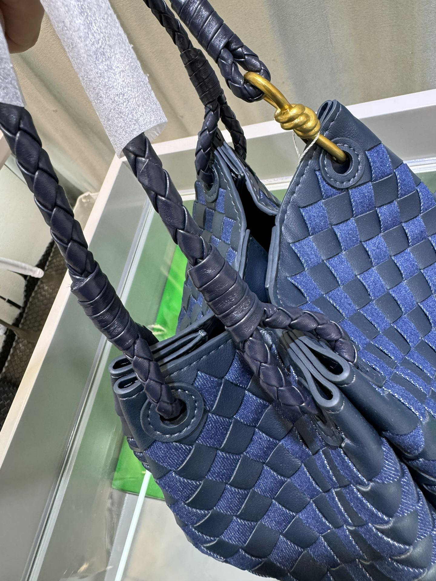 ボッテガ・ヴェネタ「Bottega Veneta」2024早秋 Andiamo Parachute ショルダーバッグ