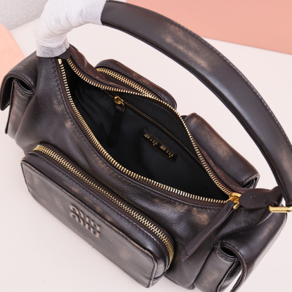 ミュウミュウ「Miu Miu」Matelassé バイカー バッグ