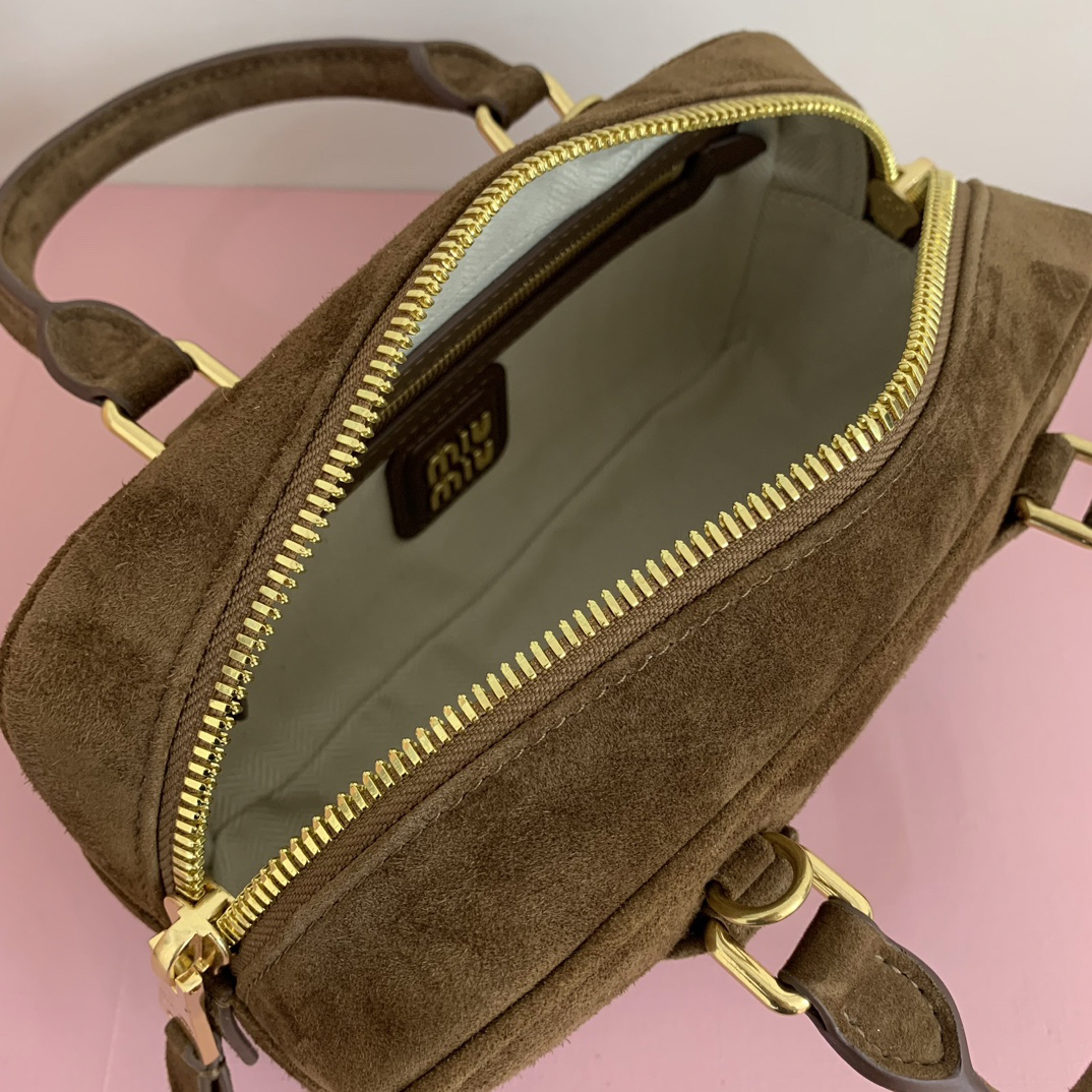 ミュウミュウ「Miu Miu」レディースArcadia鹿の毛皮のハンドバッグ斜め掛けバッグです