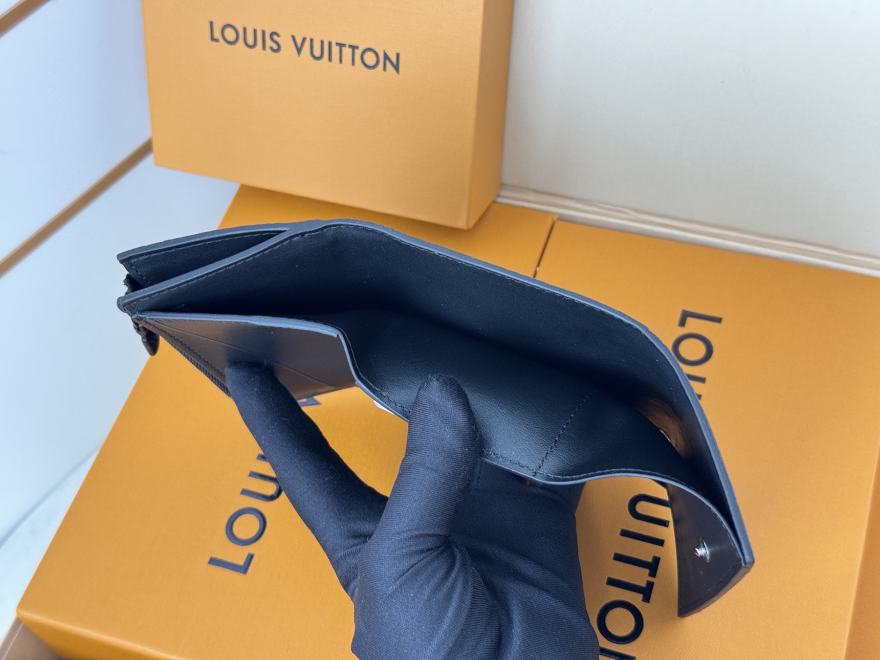 ルイ・ヴィトン「Louis Vuitton」ヴィクター･ウォレット