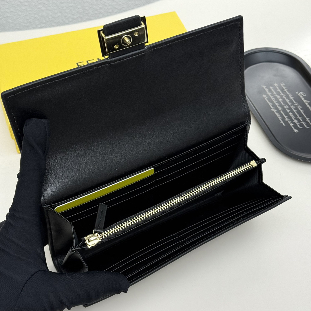 フェンディ「Fendi」マルチファンクション ロング財布
