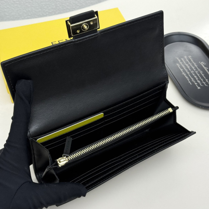 フェンディ「Fendi」マルチファンクション ロング財布