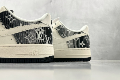 「コラボモデル」Louis Vuitton x Nike1 '07 スニーカー