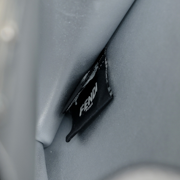 フェンディ「Fendi」Peekaboo ISeeU スモール ショルダーバッグ