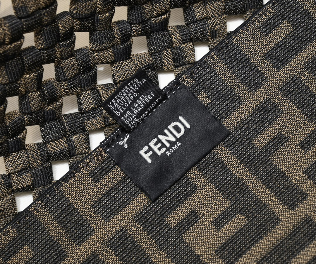 フェンディ「Fendi」FF Tote メディウム ショルダーバッグ
