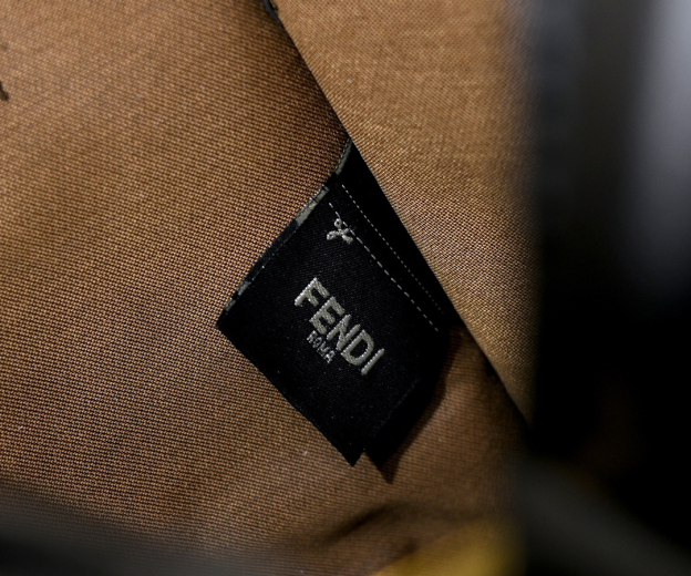 フェンディ「Fendi」Peekaboo X-Lite メディウム ショルダーバッグ