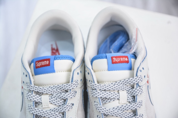 「コラボモデル」Supreme x Nike SB Dunk Low Pro QS "Triple Mini Swoosh"