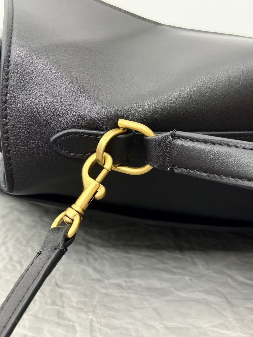 バレンシアガ「Balenciaga」Rodeo クロスボディバッグ