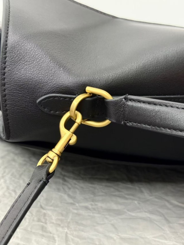 バレンシアガ「Balenciaga」Rodeo クロスボディバッグ