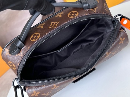 LOUIS VUITTONSロックメッセンジャーバッグm45806