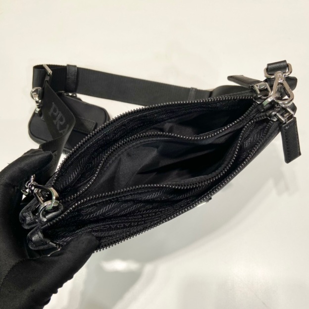 プラダ「Prada」 リエディション2005 サフィアーノレザー 3-in-1バッグ