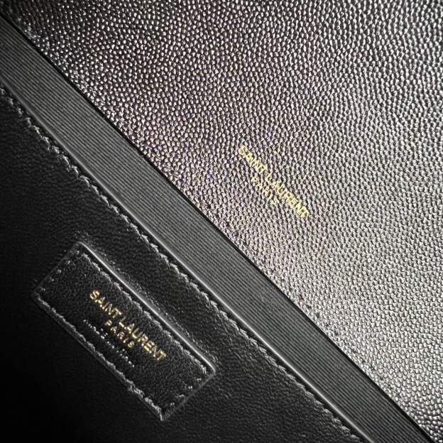 サンローラン「Saint Laurent」‌ ENVELOPE 中サイズ キャビアレザー エンンベロープバッグ
