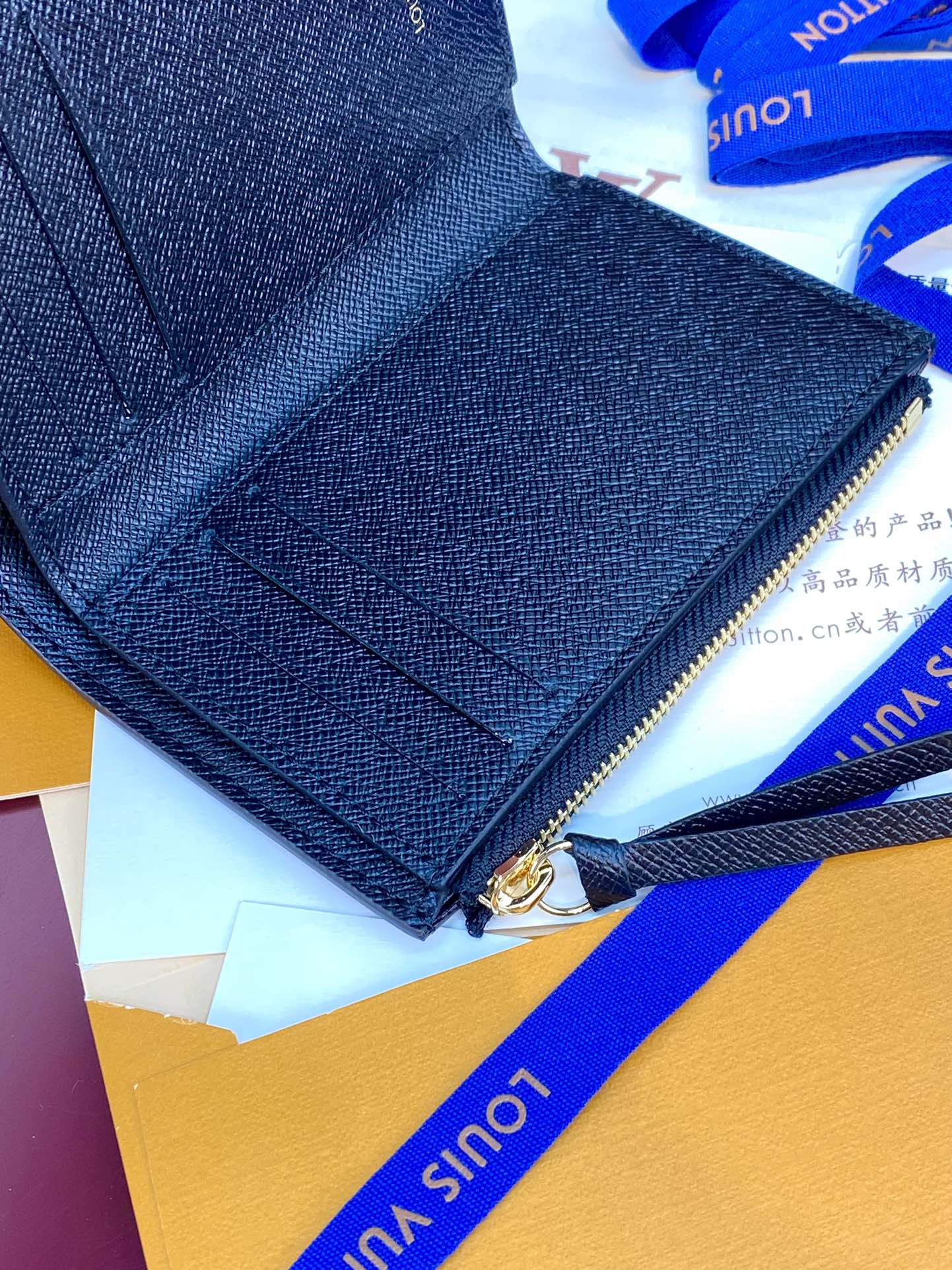 ルイ・ヴィトン(Louis Vuitton) ポルトフォイユヴィクトリーヌ