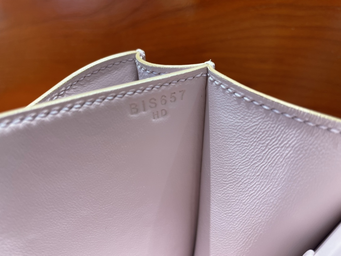 エルメス「Hermès」 Chevre Mysore Mauve pale カードケース