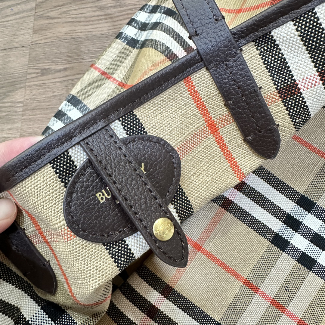 バーバリー「Burberry」Haymarketチェック トートバッグ（大容量ショッピングバッグ）