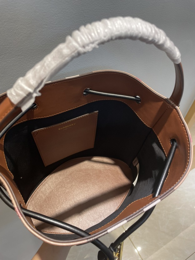 バーバリー「Burberry」TBモノグラム レザー&キャンバス ミニ ウォーターバッグ