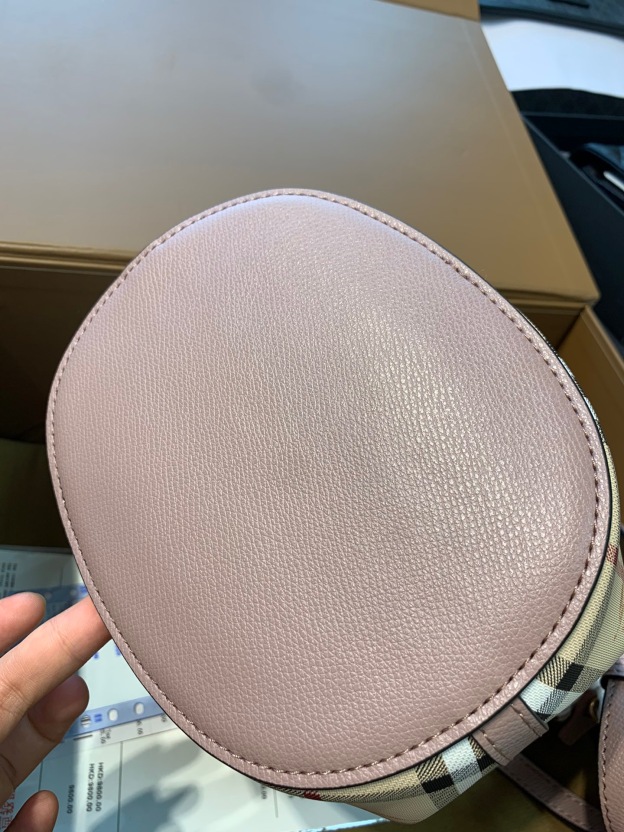 バーバリー「Burberry」TBモノグラム レザー&キャンバス ミニ ウォーターバッグ