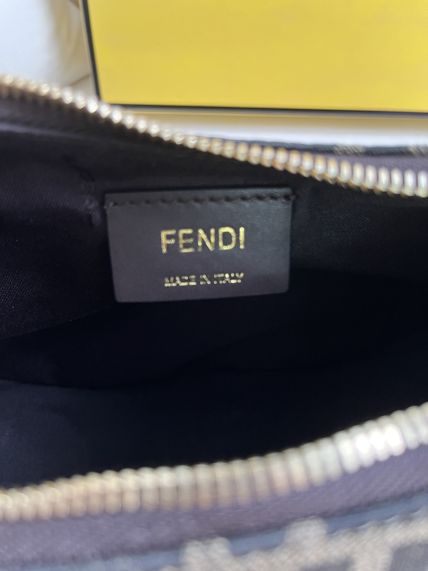 フェンディ「Fendi」  プラフィー アンダーアームバッグ