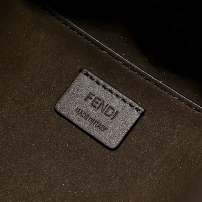 フェンディ「Fendi」オリガミ ミニ トランスフォーマブルバッグ