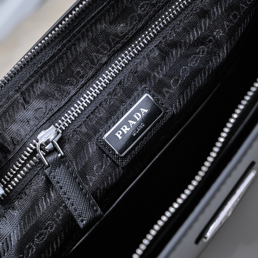 プラダ「Prada」Re-Nylon 2025 メンズ ビジネスバッグ