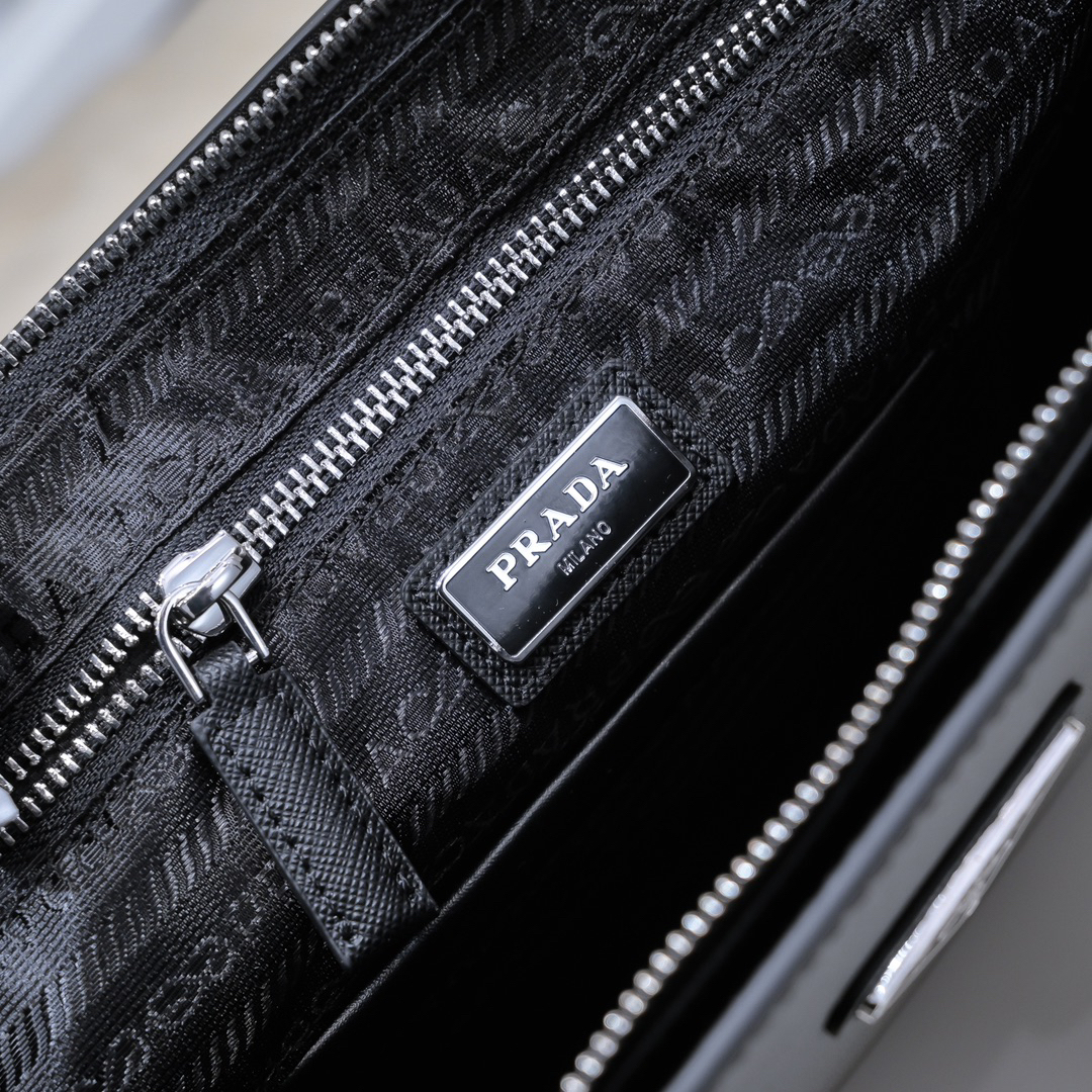 プラダ「Prada」Re-Nylon 2025 メンズ ビジネスバッグ