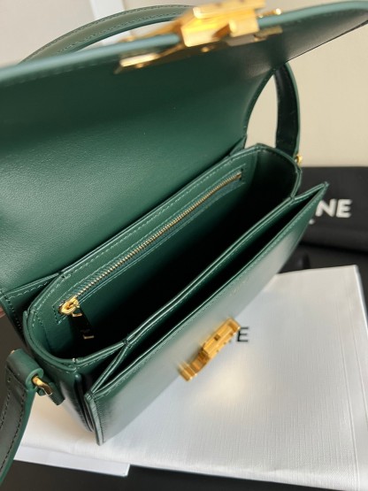 セリーヌ「Celine」CELINE トリオンフ ダブルCロック ウォレット