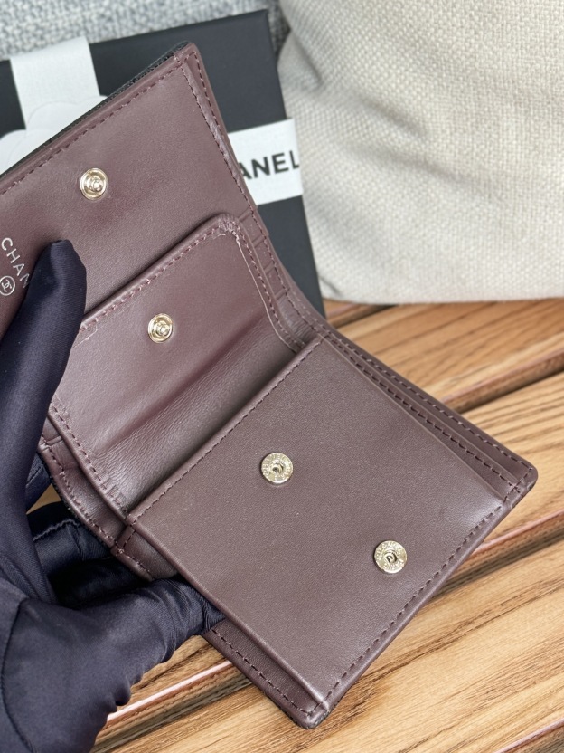 シャネル「Chanel」クラシック バイフォールド コインケース付き ショートウォレット