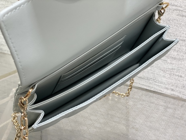 ディオール「Dior」30 MONTAIGNE パールチェーン クラッチバッグ