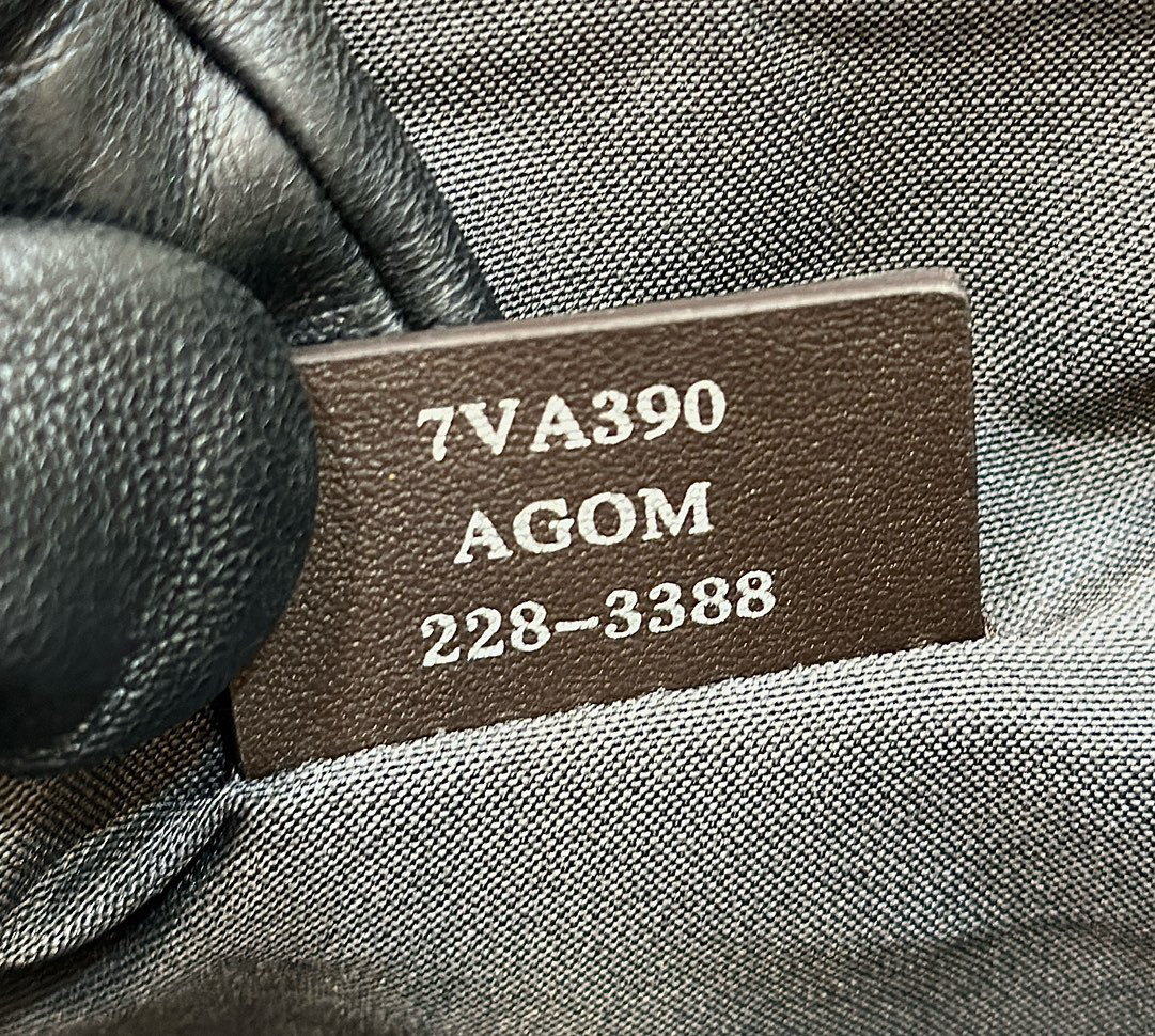 フェンディ「Fendi」Diagonal 薄型ジップクロージャー メッセンジャーバッグ