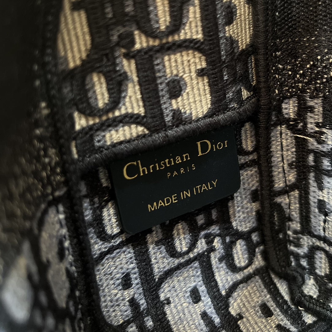 ディオール「Dior」オブリーク エンボスド ショルダーバッグ ブルー