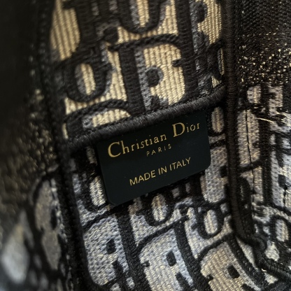 ディオール「Dior」オブリーク エンボスド ショルダーバッグ ブルー