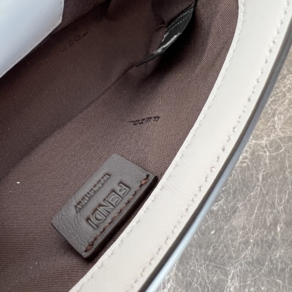 フェンディ「Fendi」ミニハンドバッグ