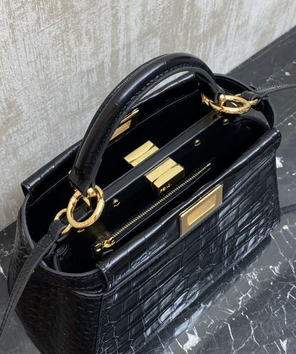 フェンディ「Fendi」Peekaboo Classic レザーーハンドバッグ